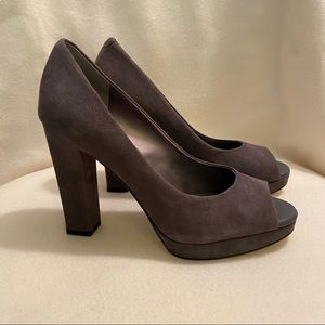 ✨NWT Banana Republic Rima Genuine Suede Peep Toe Heels